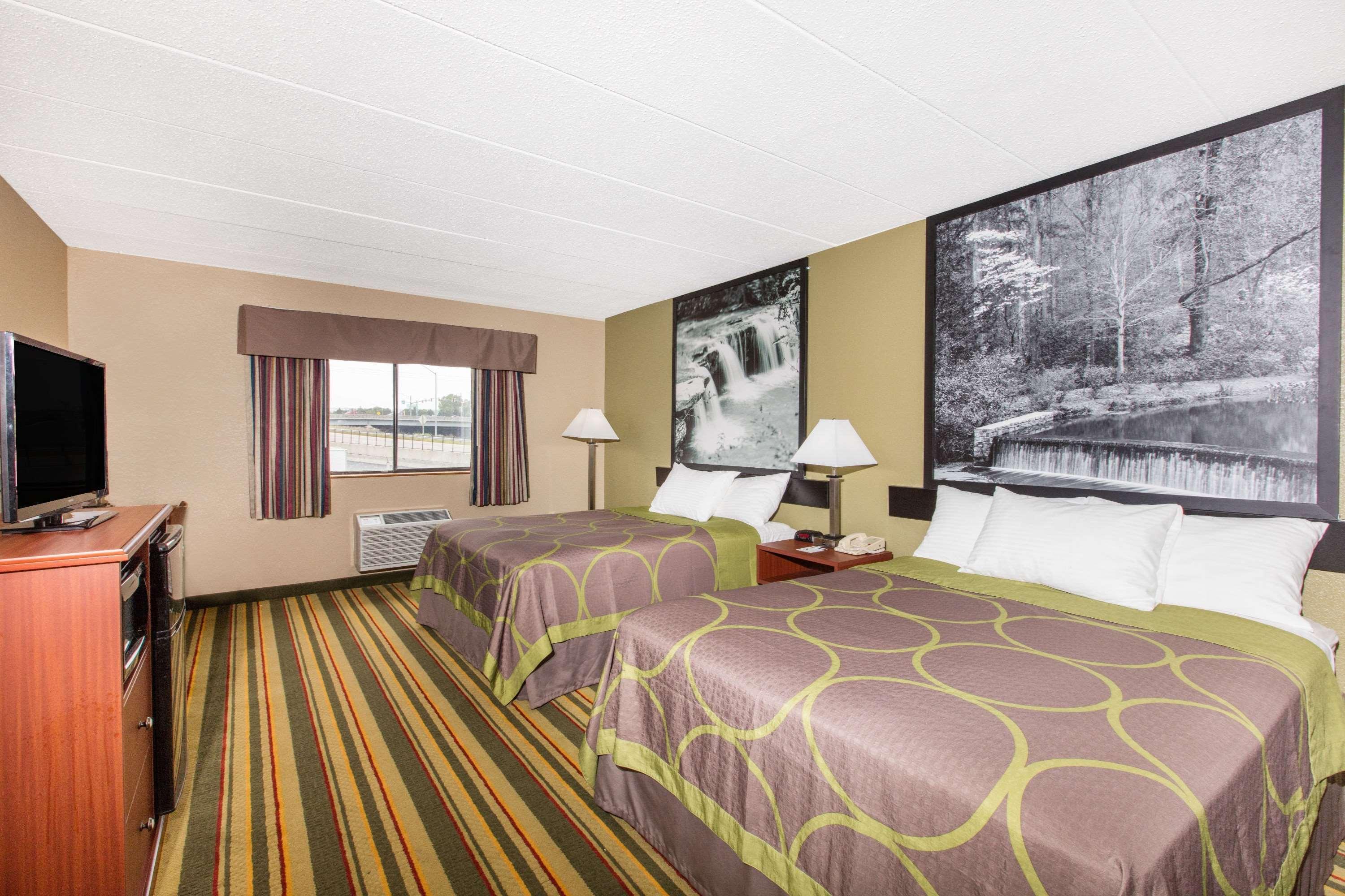 Hotel Super 8 By Wyndham Frederick Zewnętrze zdjęcie