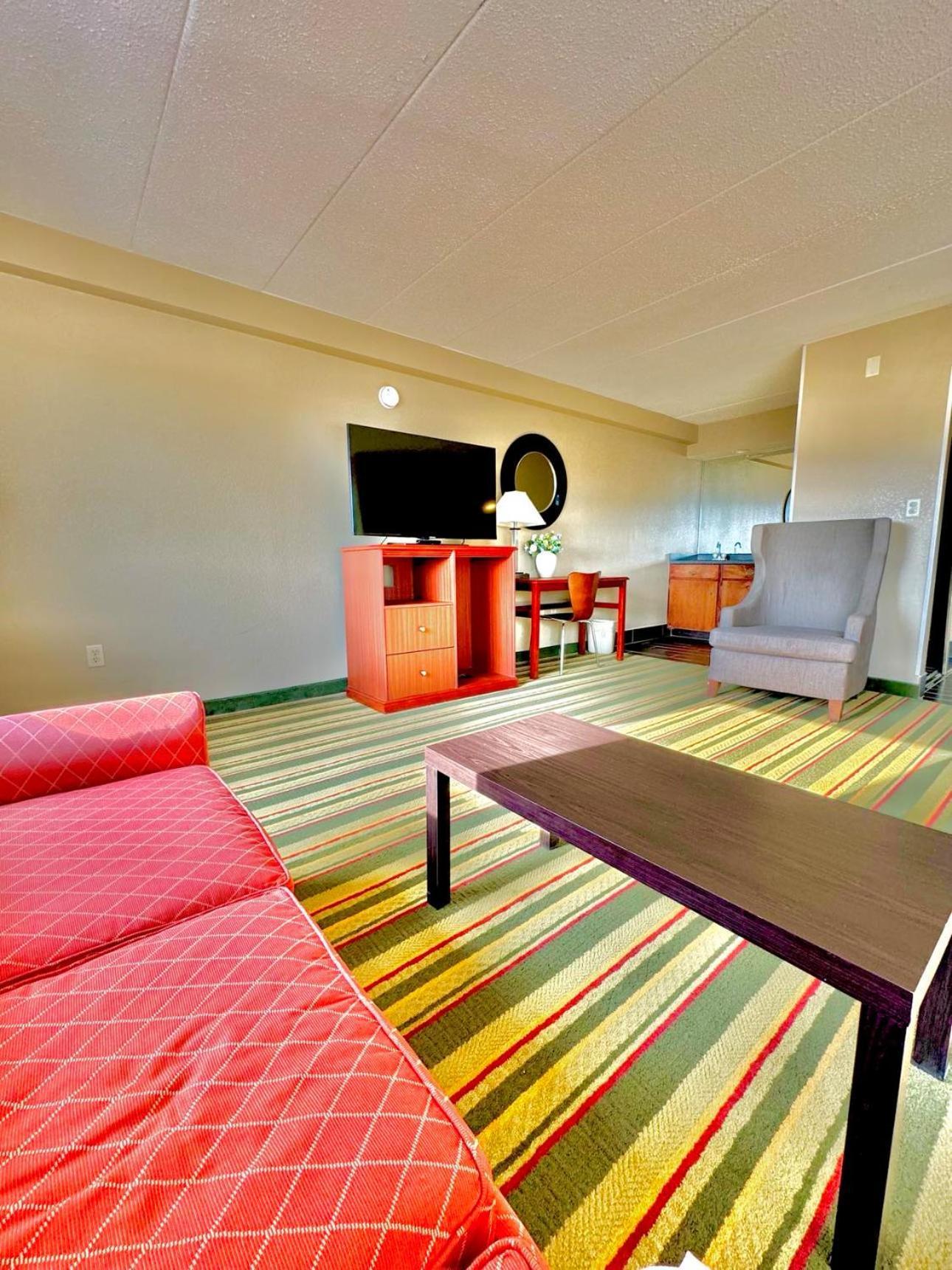 Hotel Super 8 By Wyndham Frederick Zewnętrze zdjęcie