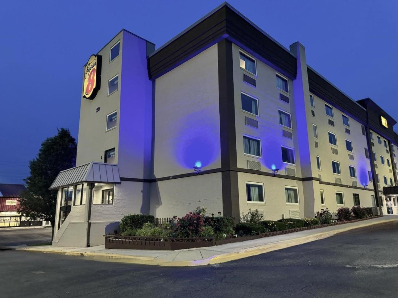 Hotel Super 8 By Wyndham Frederick Zewnętrze zdjęcie