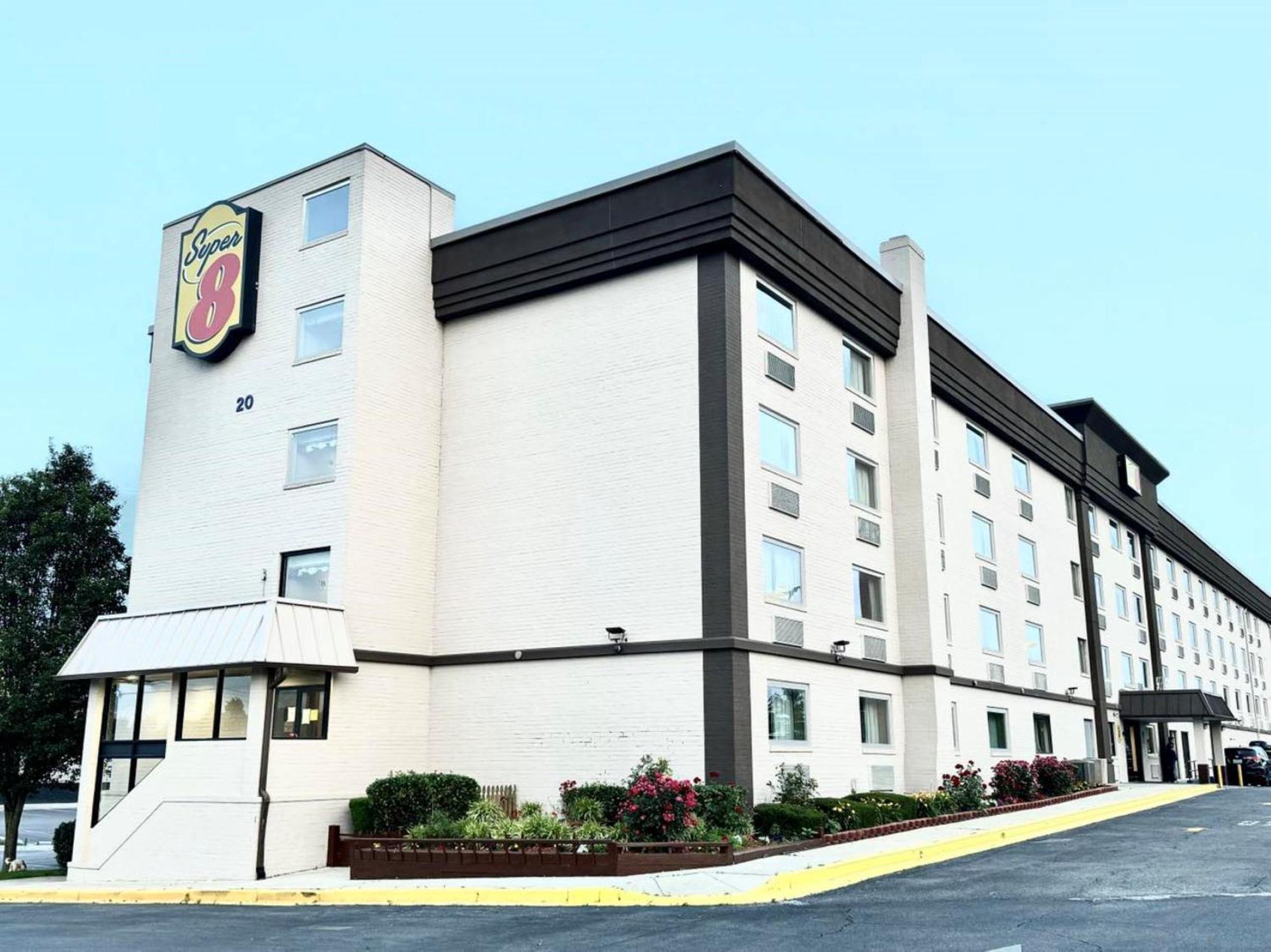 Hotel Super 8 By Wyndham Frederick Zewnętrze zdjęcie