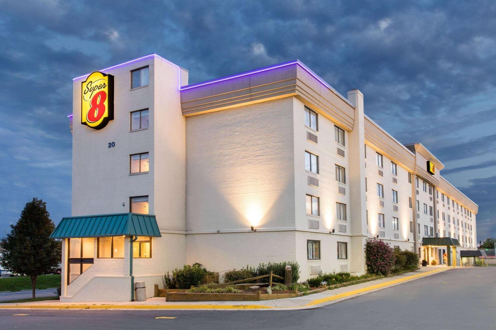 Hotel Super 8 By Wyndham Frederick Zewnętrze zdjęcie
