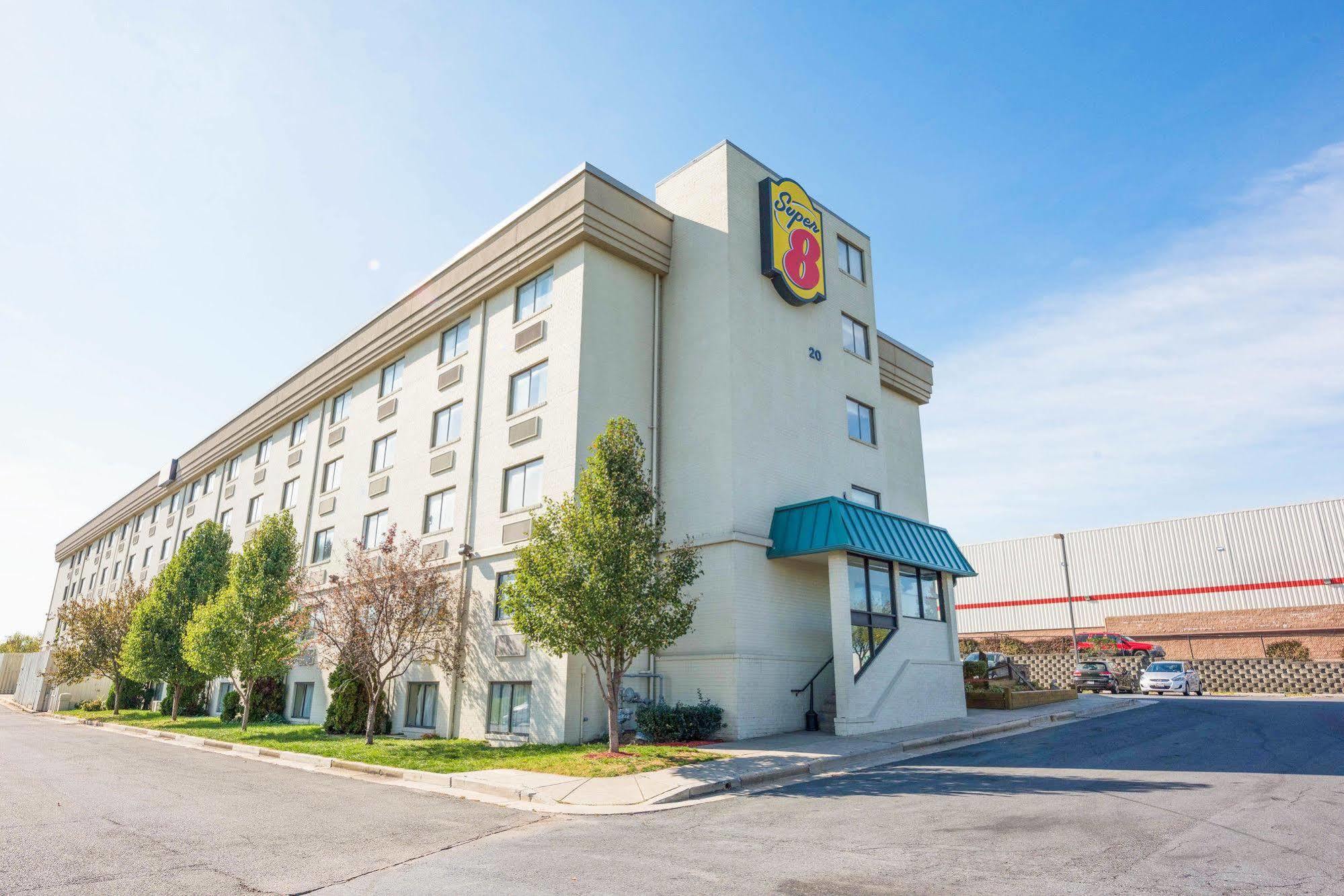 Hotel Super 8 By Wyndham Frederick Zewnętrze zdjęcie