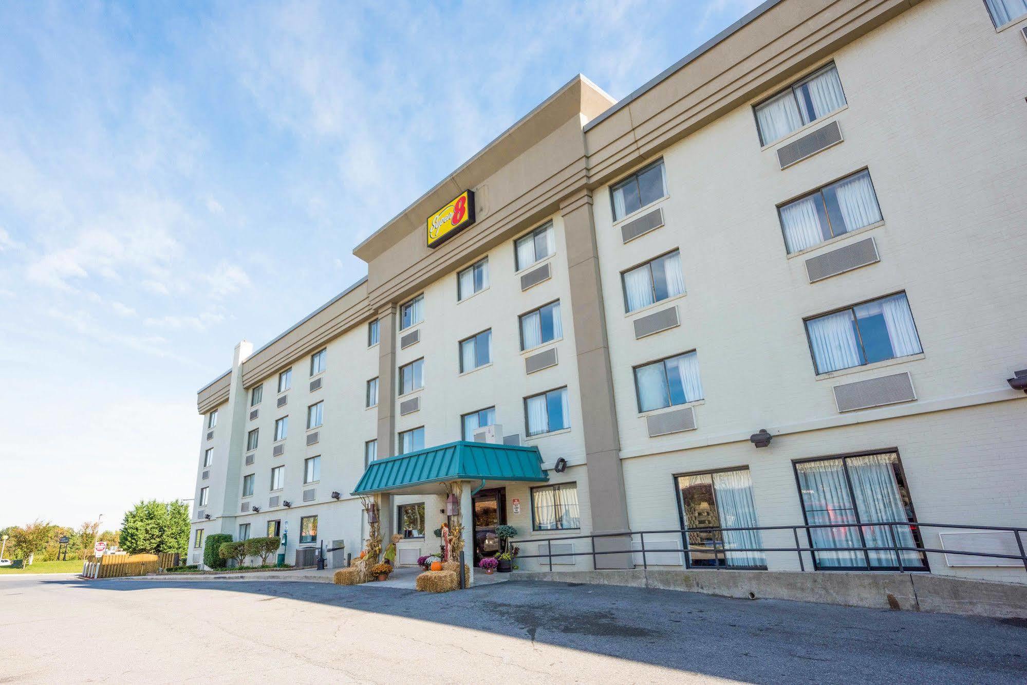 Hotel Super 8 By Wyndham Frederick Zewnętrze zdjęcie